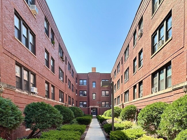 Building Photo - 5748 N Winthrop Ave