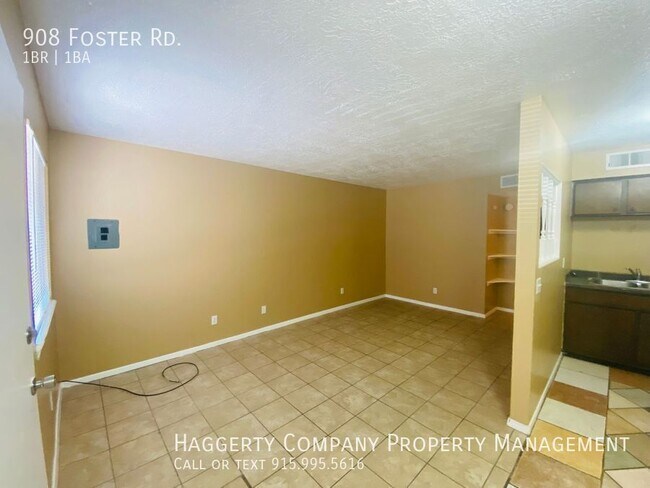 Foto del edificio - 908 Foster Rd