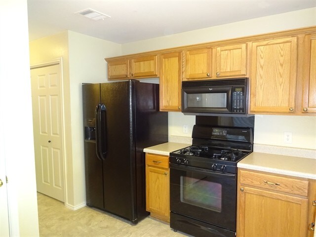 Foto del edificio - 2844 Deerfern Ln