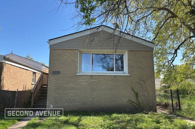 Building Photo - 1109 W 110th Pl