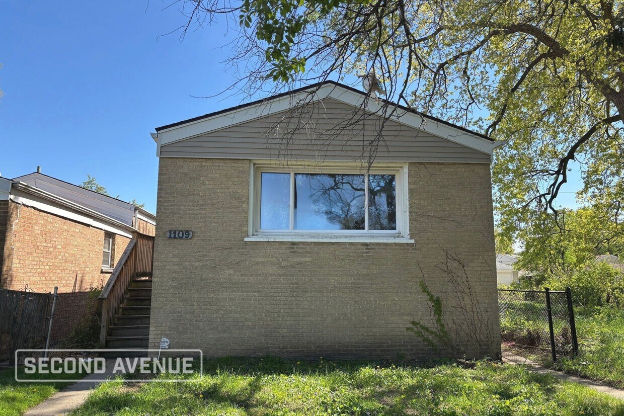Foto principal - 1109 W 110th Pl