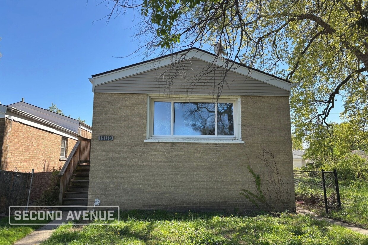 Primary Photo - 1109 W 110th Pl