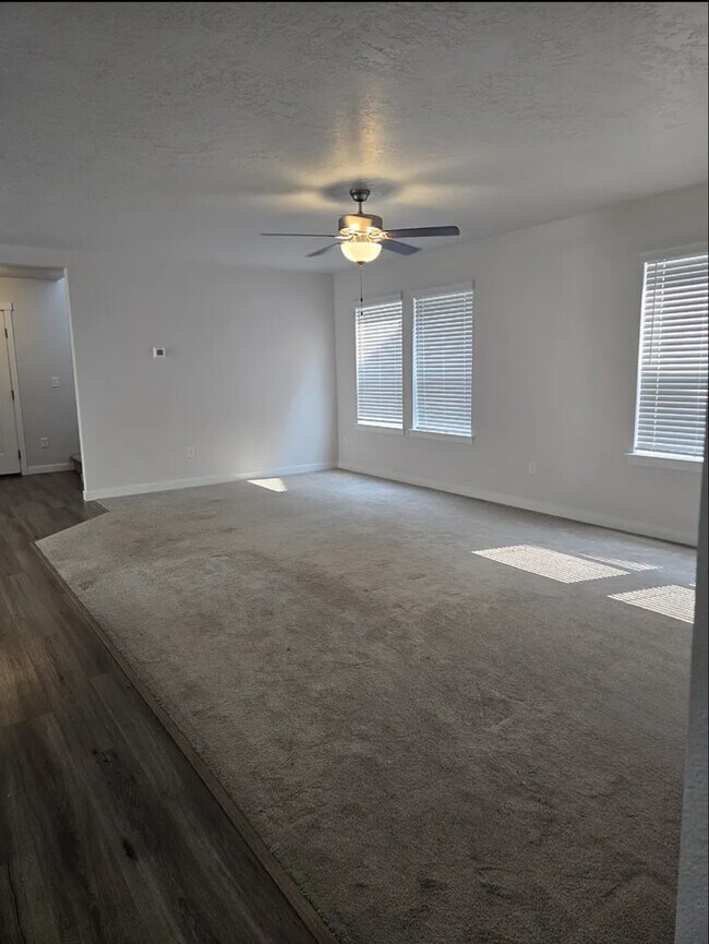 Foto del edificio - 4198 N Ambercreek Ave