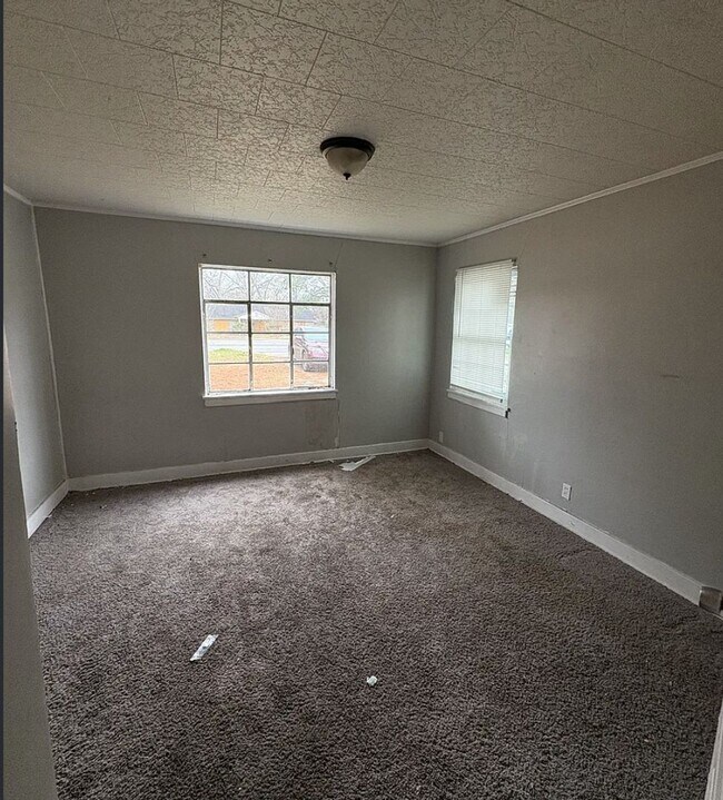 Building Photo - Charming Renovated 6-Bedroom Single-Family Home in Montgomery, AL