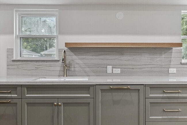 Building Photo - 1659 Harold St