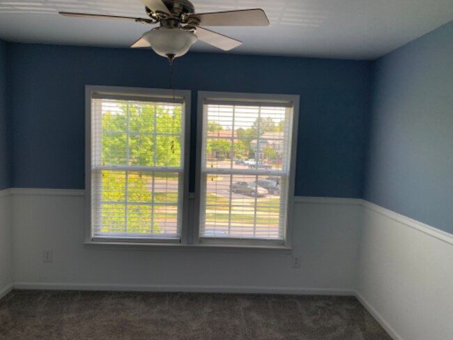 Building Photo - 180 Point Comfort Ln