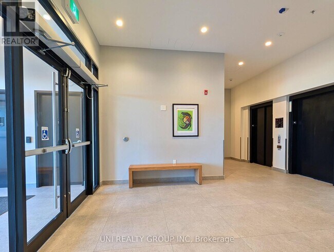 Photo du bâtiment - 1350 Hemlock Rd
