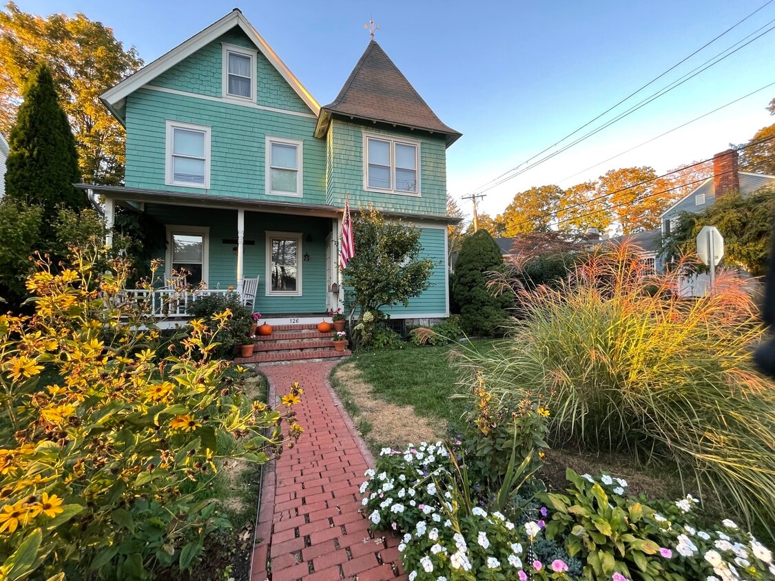 Primary Photo - 126 East Ave