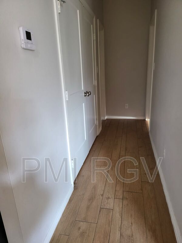 Foto del edificio - 2708 E Eisenhower Ave