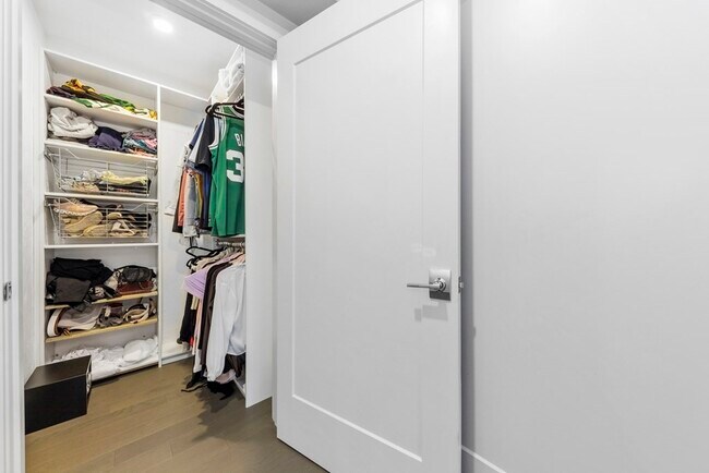 Building Photo - 412 W Broadway