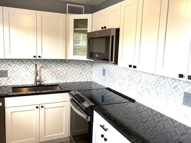 Building Photo - 260 Dorchester K