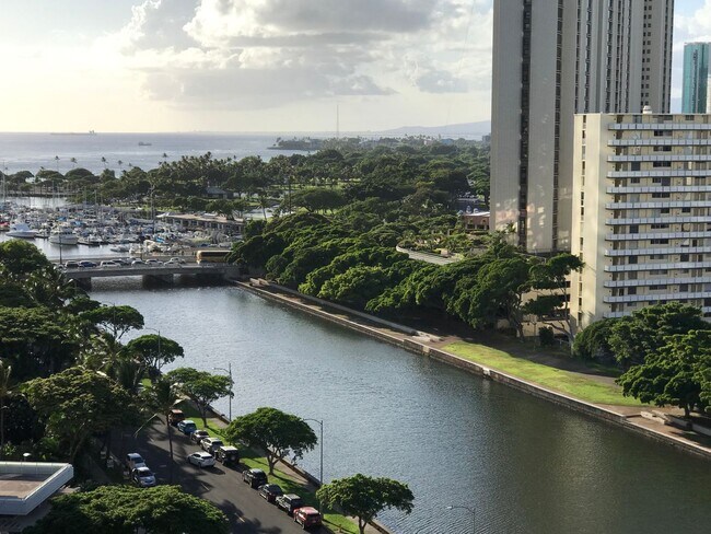 Foto del edificio - 1645 Ala Wai Blvd