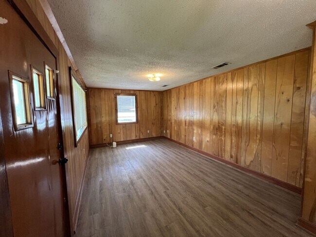 Foto del edificio - 12406 Burgess Ave