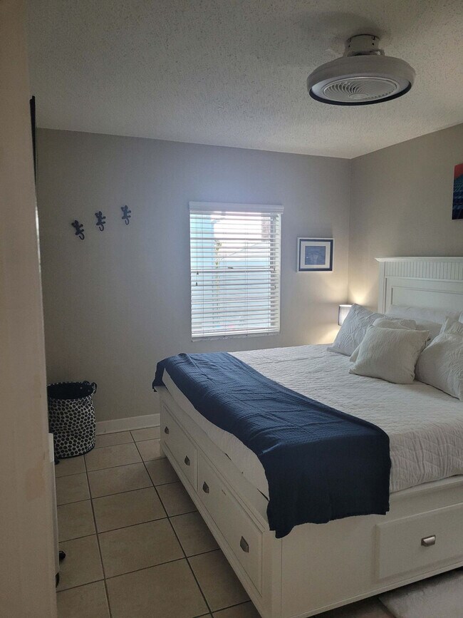 Foto del edificio - 483 E Shore Dr