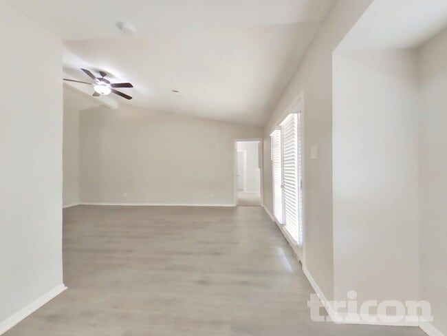 Building Photo - 11519 Perry Rd