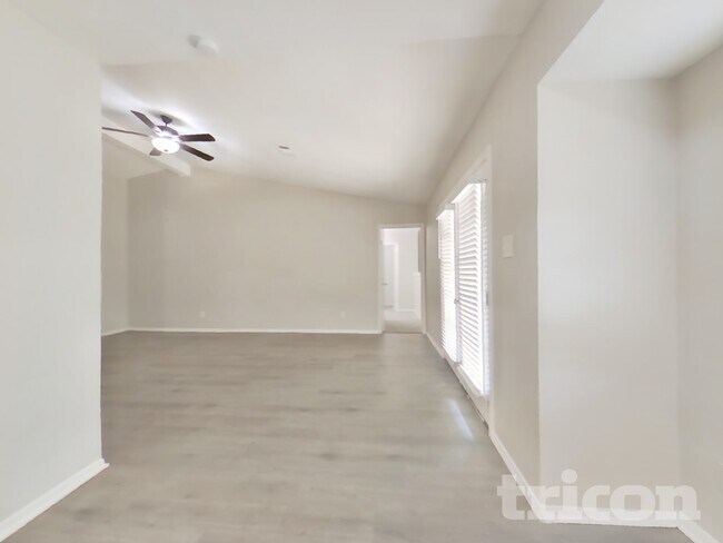 Foto del edificio - 11519 Perry Rd