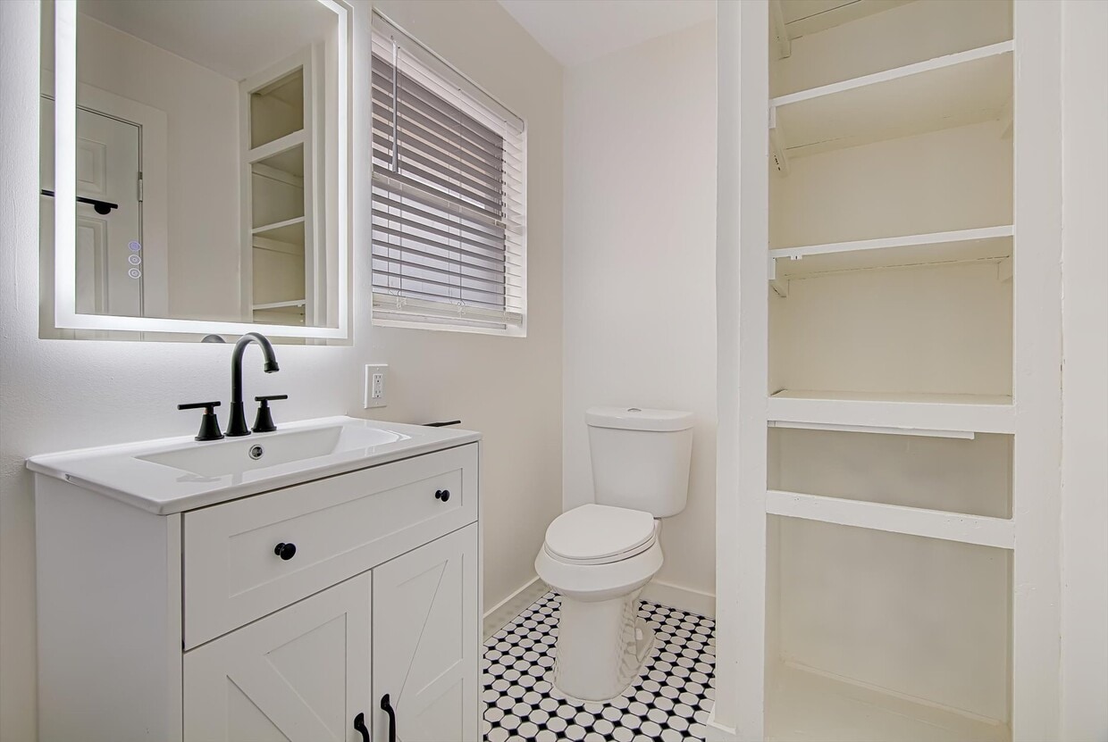 Primary Photo - 1915 McDuffie St