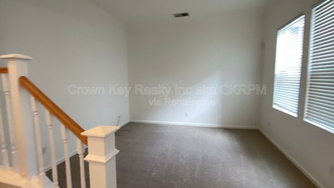 Building Photo - 2978 Jackson Ave