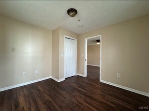 Building Photo - 2 E Main St