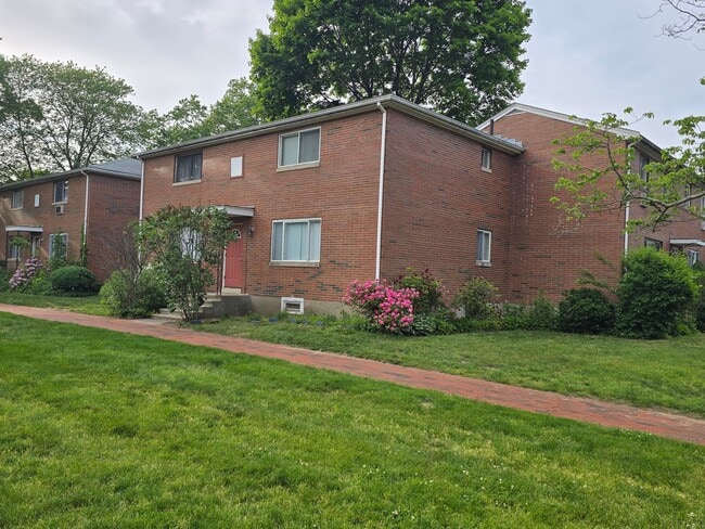 Photo - 92 Bishop Dr Townhome