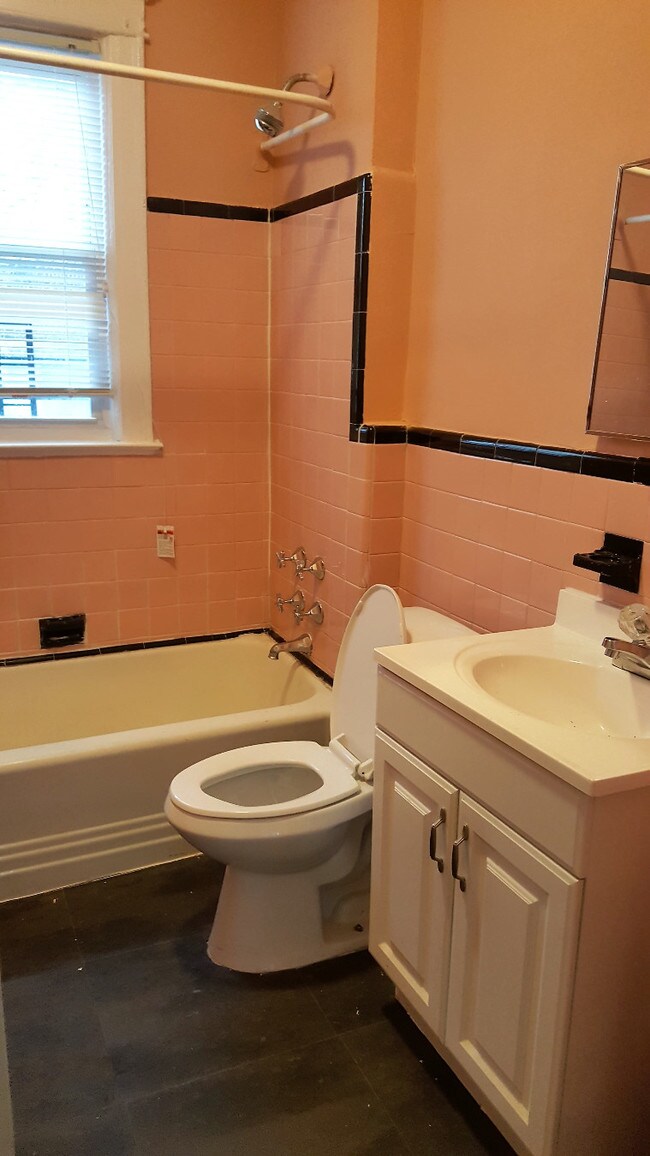 Building Photo - 4811 Wilder Ave