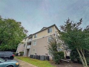 Building Photo - 4000 SW 23rd St
