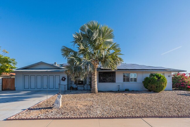 Building Photo - Loaded Sun City Home plus Solar!