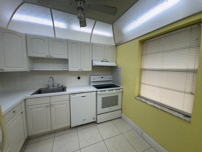 Foto del edificio - 7797 Golf Cir Dr