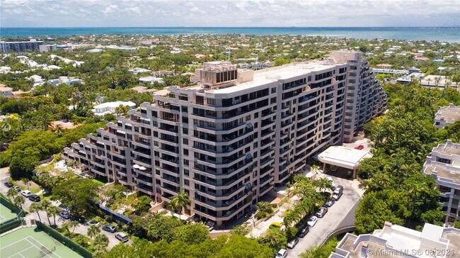 Foto del edificio - 151 Crandon Blvd