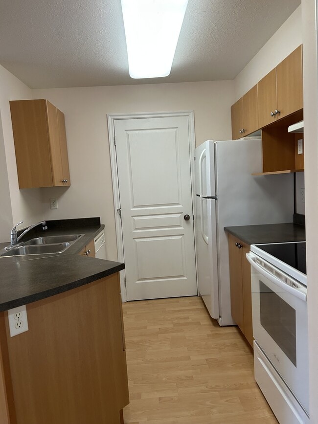 Building Photo - 7516-7516 Topaz Dr