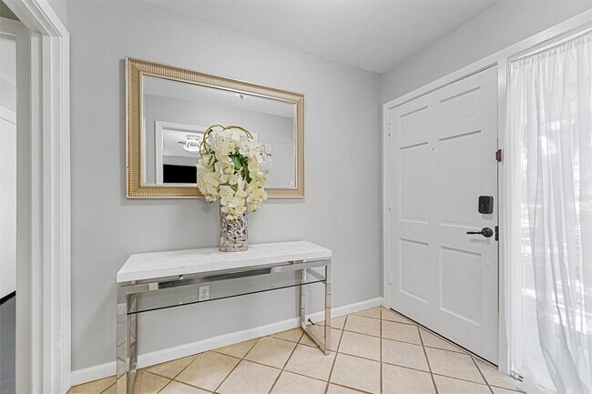 Foto del edificio - 9622 Fairdale Ln