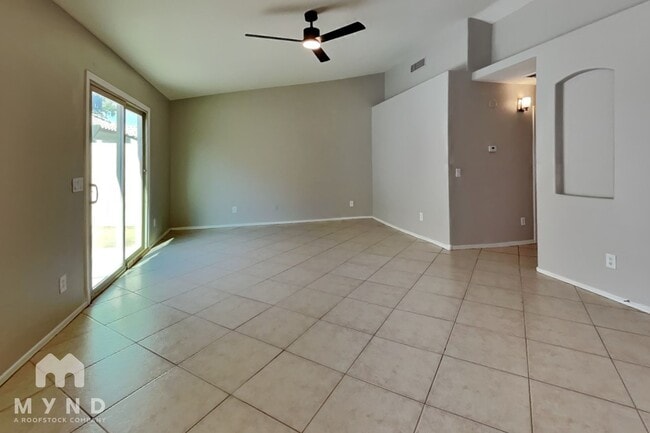 Building Photo - 8520 W Palm Ln