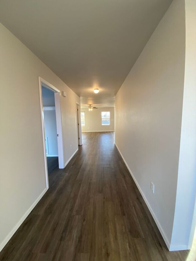 Building Photo - Three Bedroom | Two Bathroom Home in Fox Tail