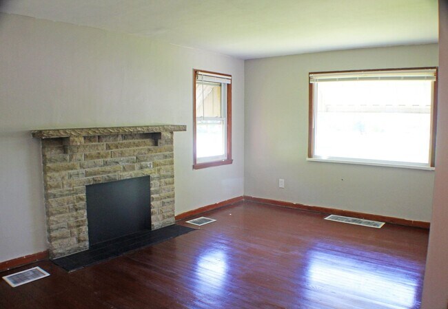 Building Photo - Noble Abode