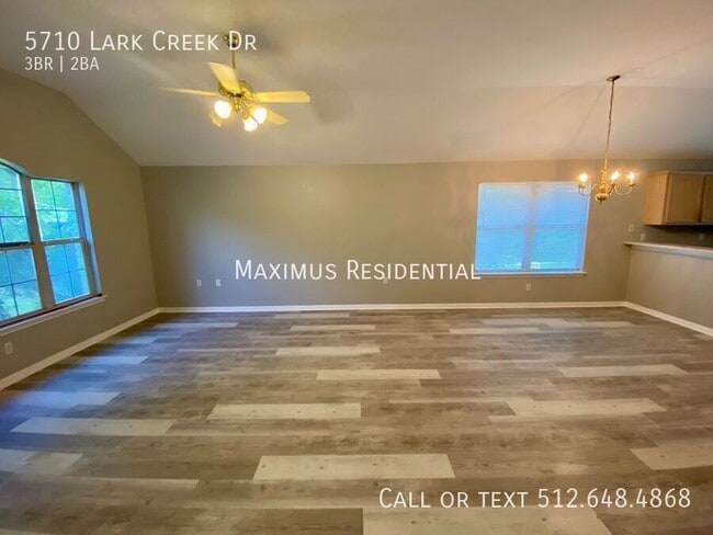 Foto del edificio - 5710 Lark Creek Dr