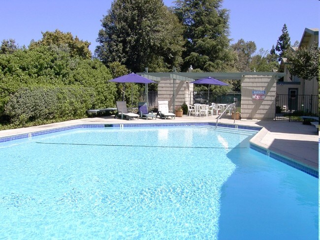 Piscina - Menclair Apartments