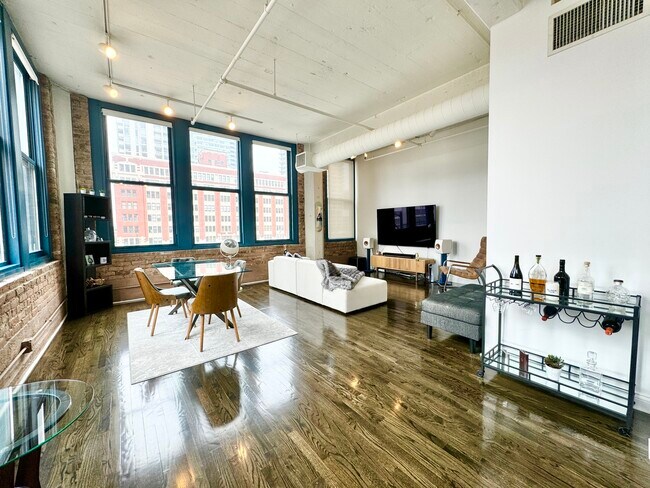 Building Photo - 124 W Polk St