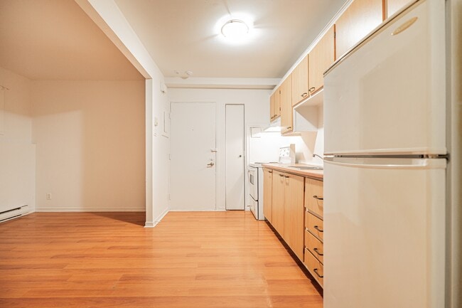 Building Photo - 444 Rue Moreau