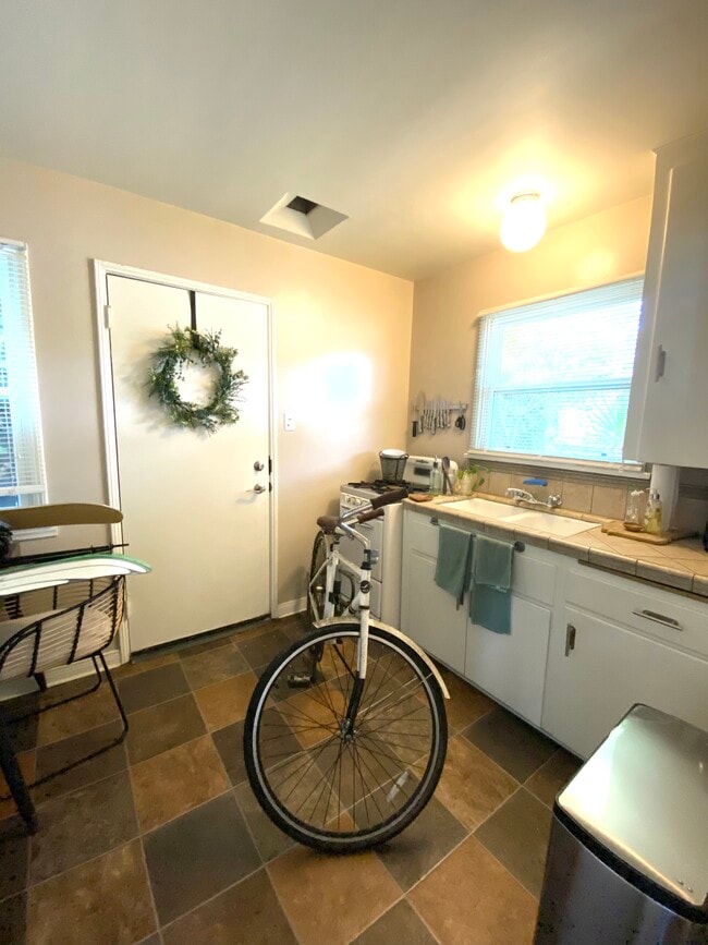 Building Photo - 11504 Venice Blvd