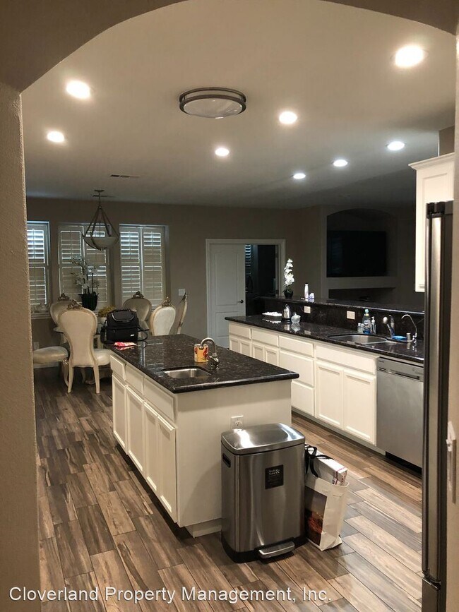 Foto del edificio - 4 br, 4.5 bath House - 1013 N. Canyon Dr.