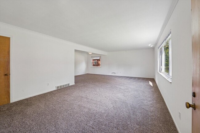 Building Photo - 2127 Collinway St