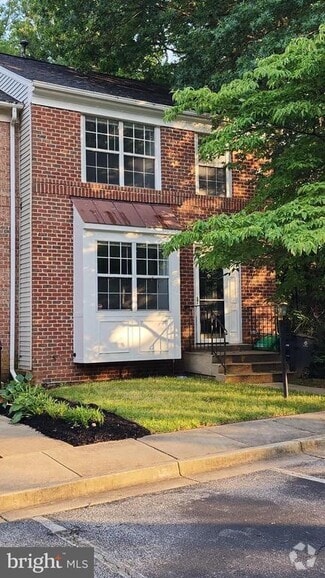 Building Photo - 1701 Stourbridge Ct
