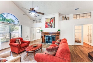 Building Photo - Room in House on Sunlit Grove