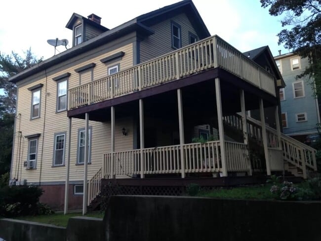 Building Photo - 65 Evergreen St