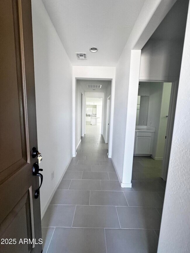 Foto del edificio - 9957 W Mitchell Ave