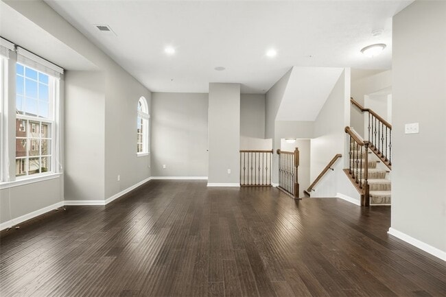 Building Photo - 1204 Pointe View Dr