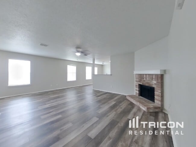 Building Photo - 2636 Peach Dr