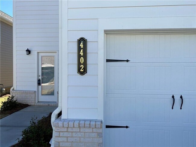 Foto del edificio - 4402 Grosbeak Dr