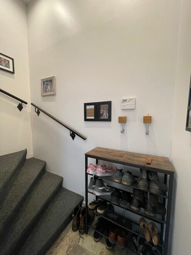 Foto del edificio - 1415 N Milwaukee Ave