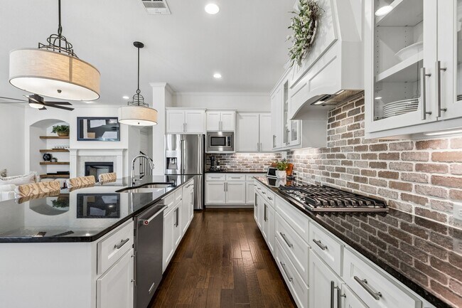 Foto del edificio - 13624 Walsh Ave